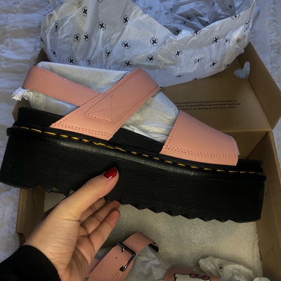 Hello Kitty doc martens - Picture 5 of 6